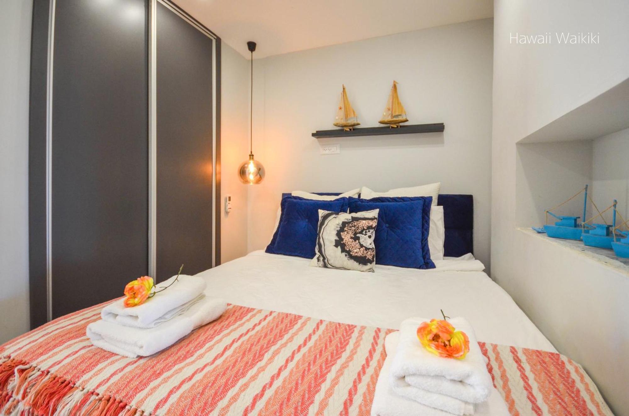 Amazing And 1 Bedroom In *
